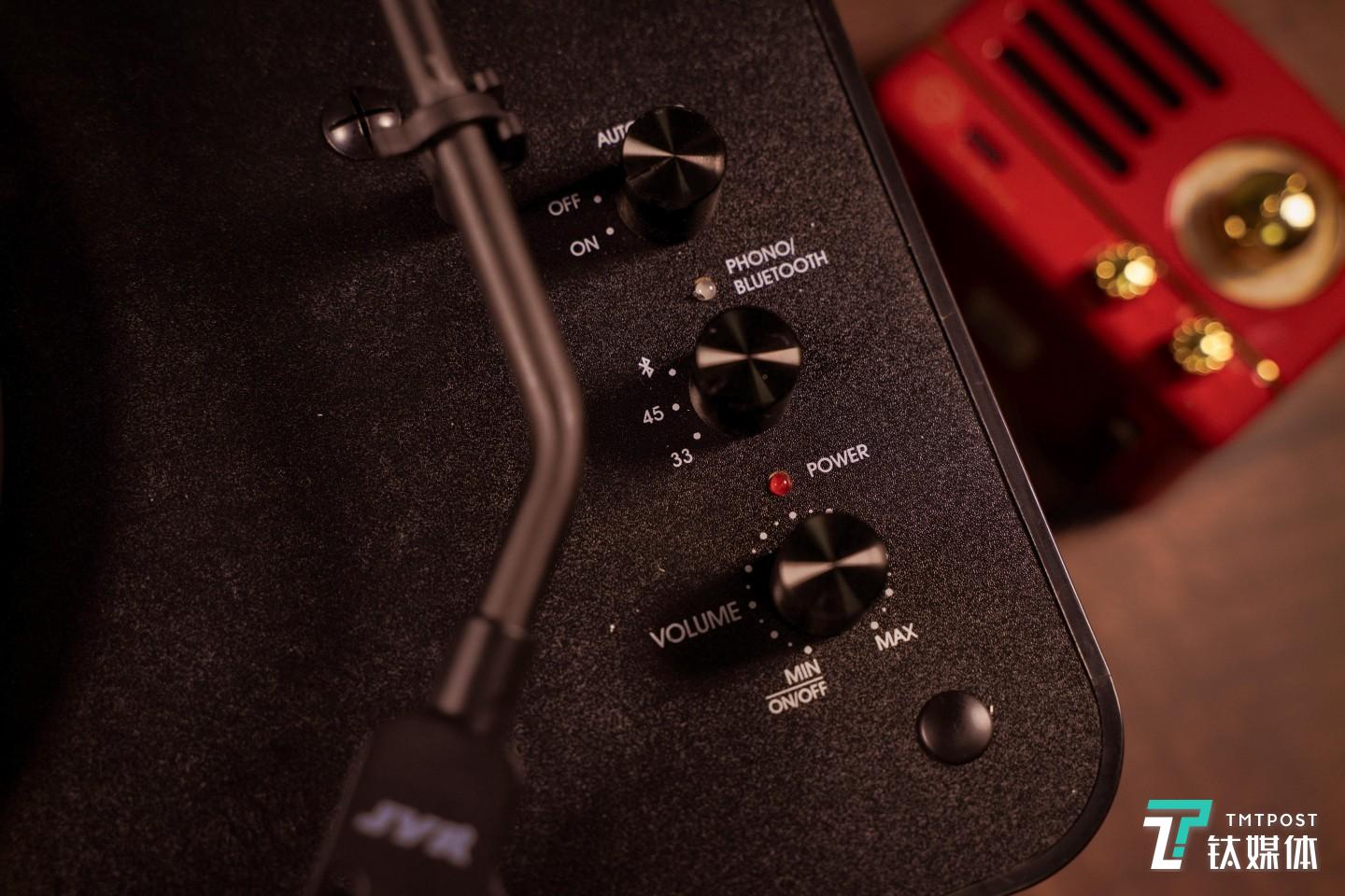 操作集中在正面