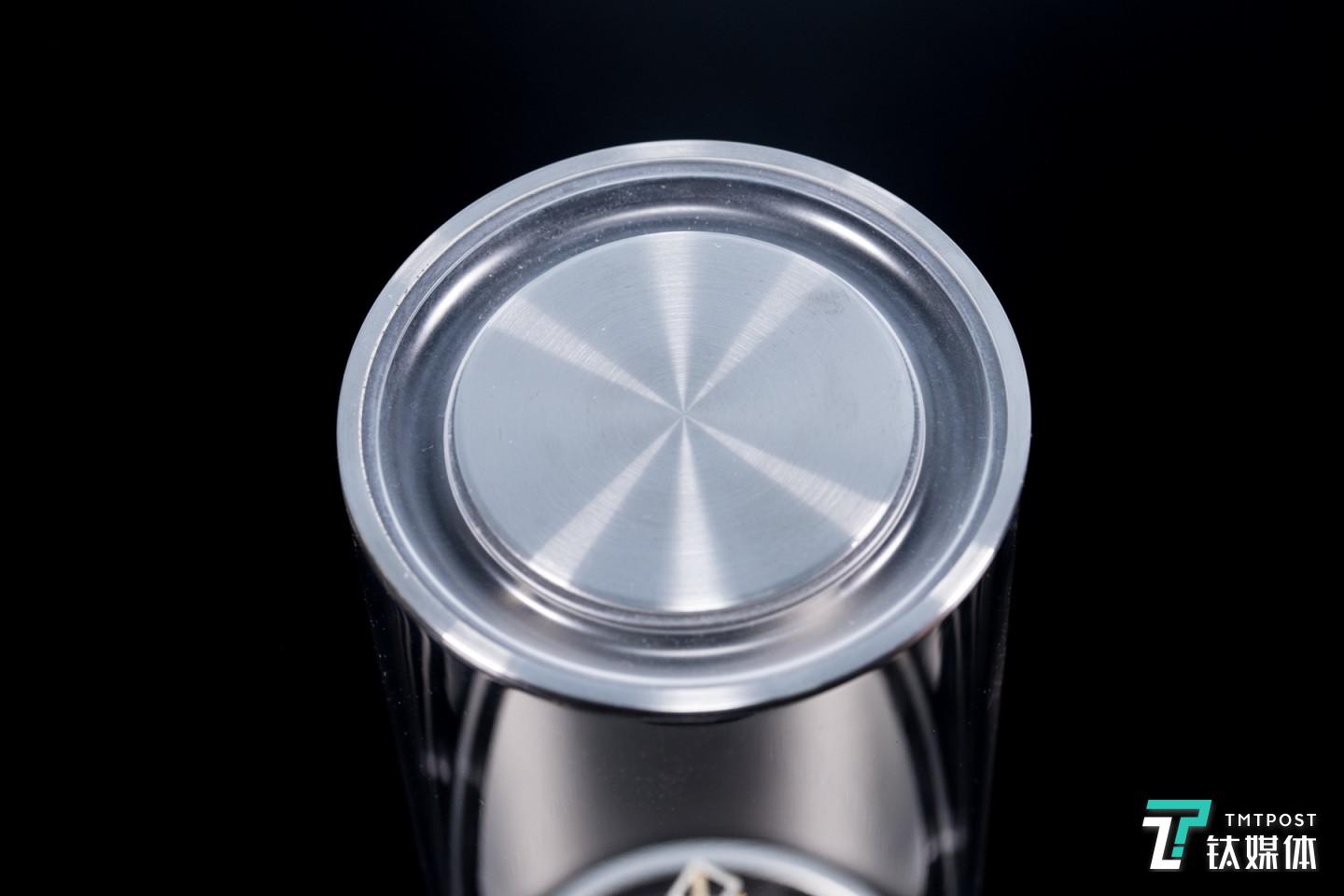 低频单元位于顶部