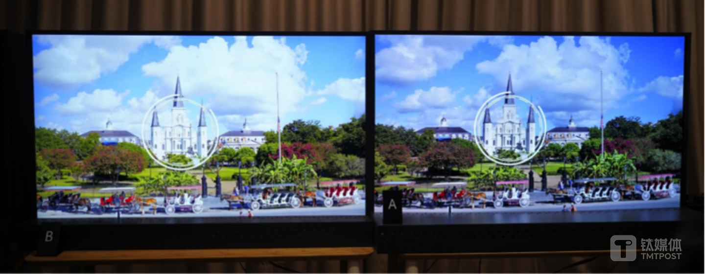 左为其他品牌8K产品，右为索尼4K OLED产品