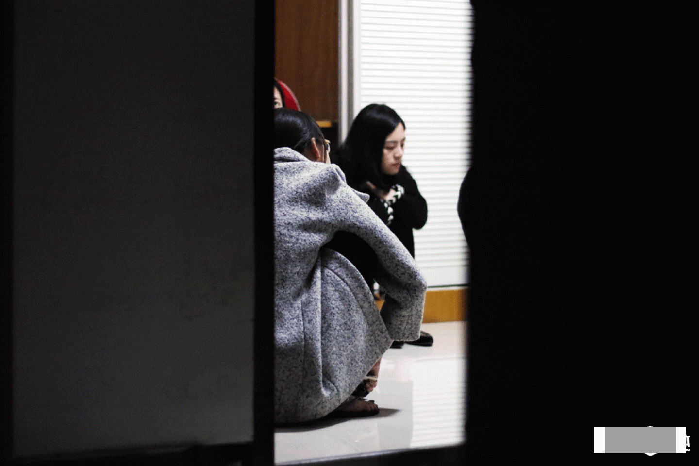 The mansion in Xijiaojiayuan doesn&rsquo;t have a particular meeting room. In this case they hold meetings in the closet. Some people joked that they were just like plotting something evil there.