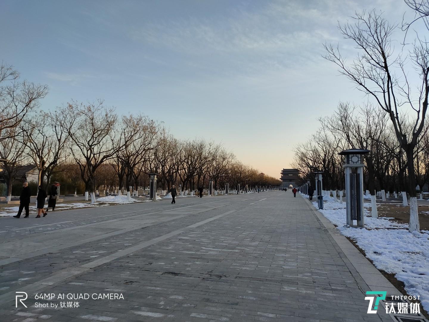 光线充足下,主摄样张 焦距:5.58 毫米;光圈:f/1.8;快门速度:1/849。