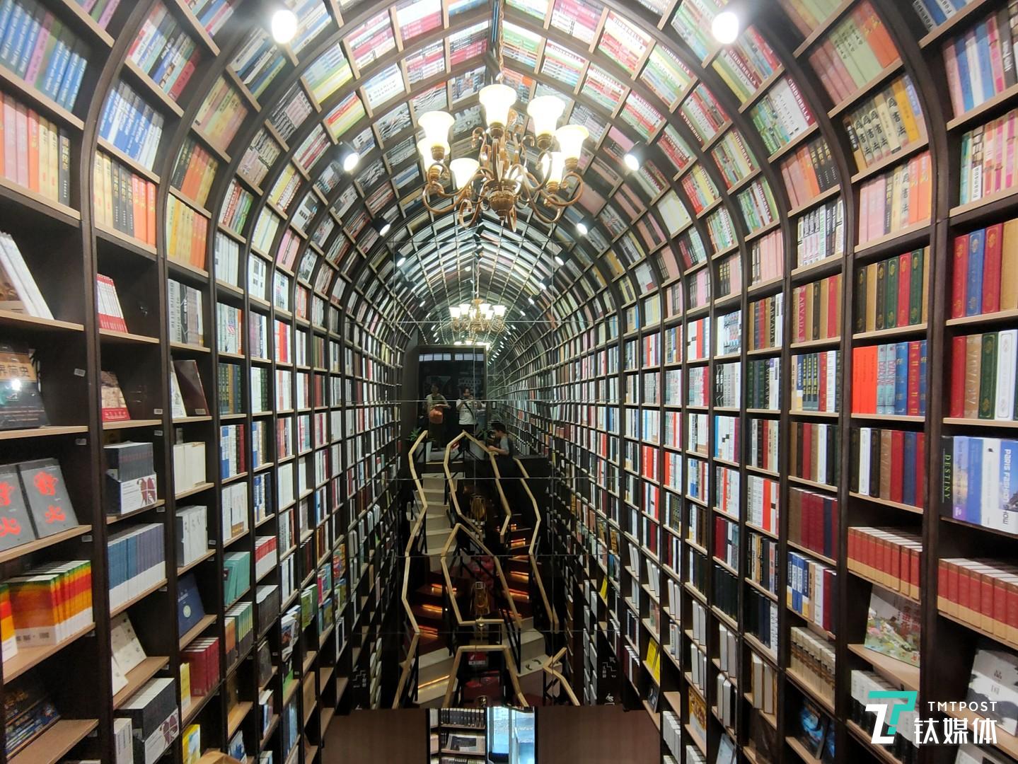 更多样张  焦距：mm 光圈：f/ 快门速度：1/s ISO: