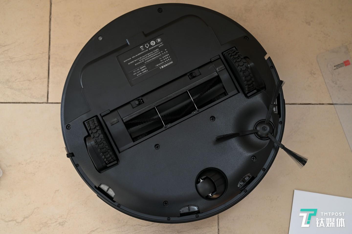 扫地机器人底部