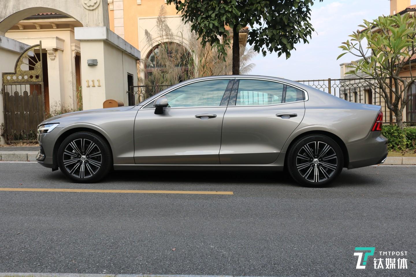 沃尔沃亚太S60轴距为2972mm