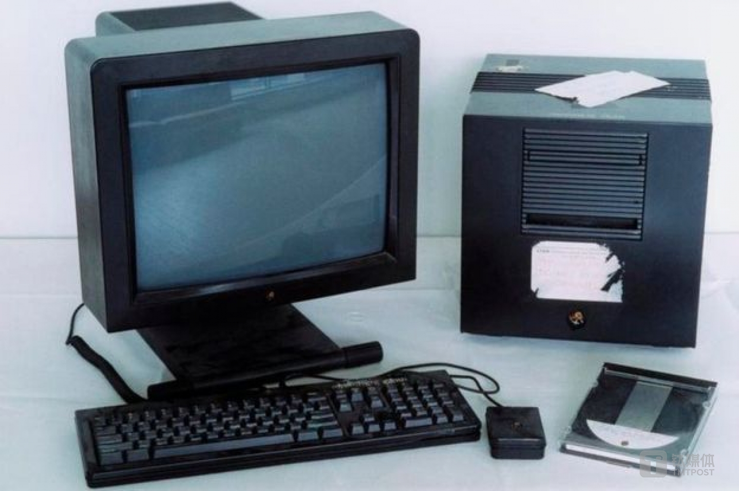 Tim Berners-Lee爵士发明万维网时用的电脑。图片来源/bbc.com