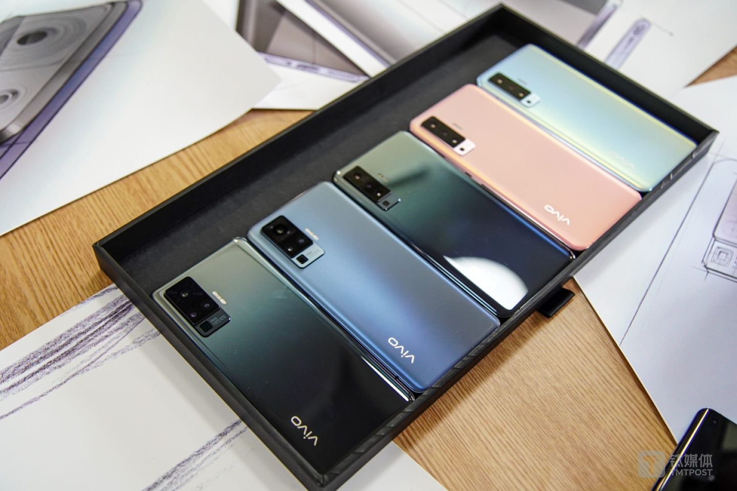 vivo X50多种配色