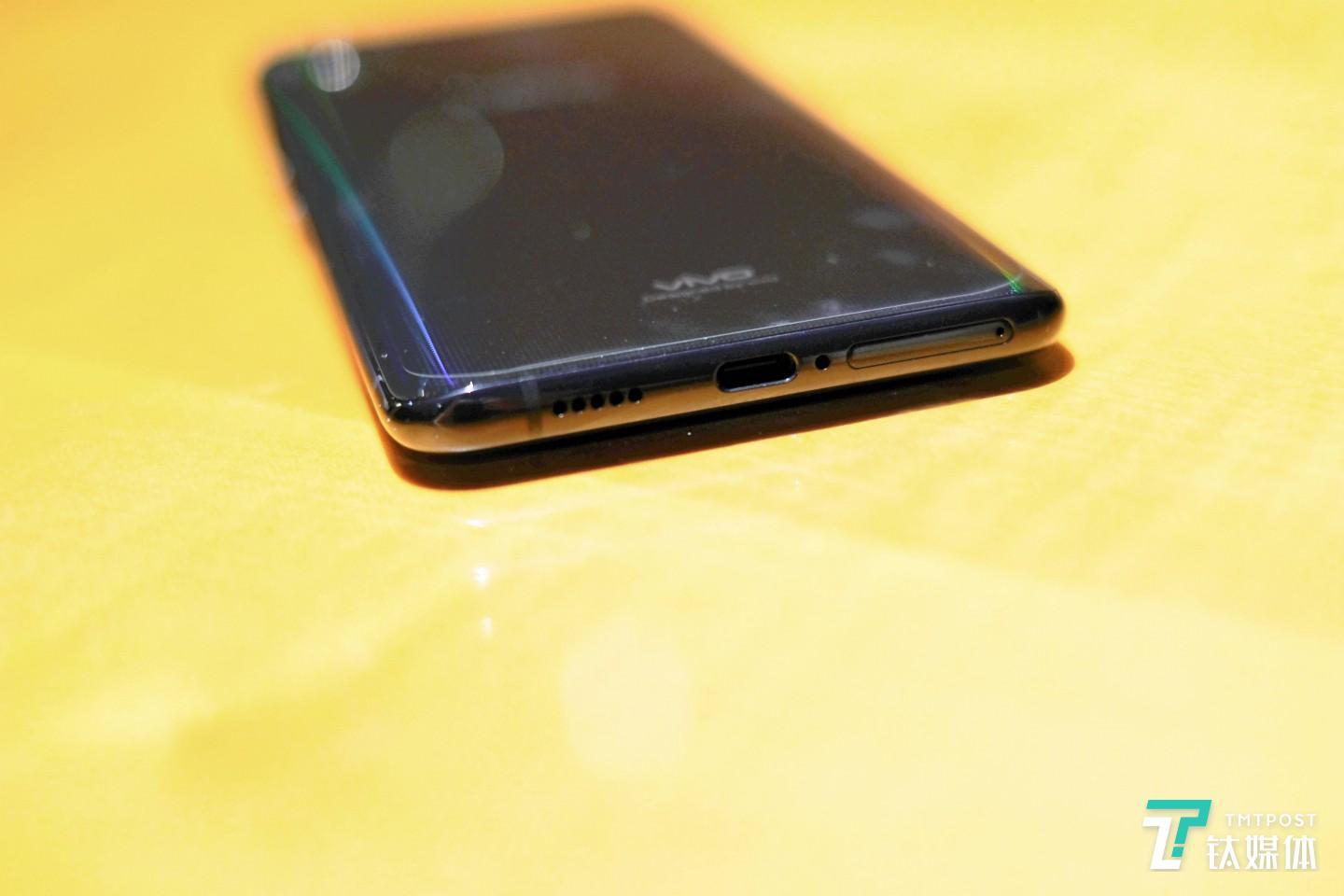 vivo NEX 底部接口一览