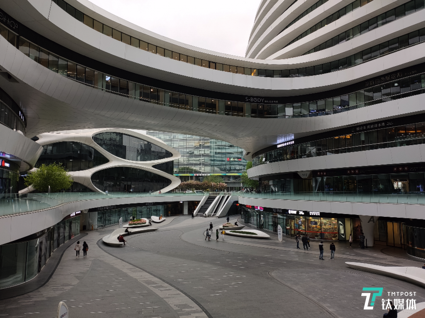 超分辨率算法合成一亿像素照片