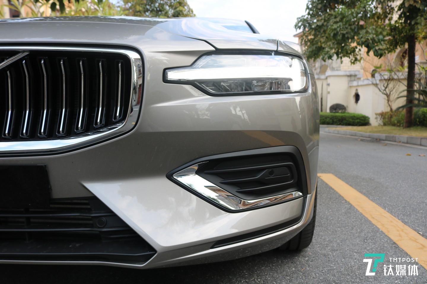 沃尔沃S60采用双叉臂式前悬架结构