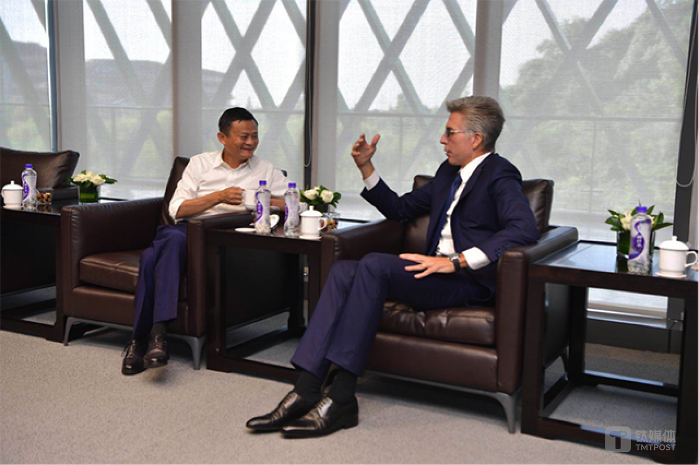 图说：2018杭州云栖大会期间，SAP 公司CEO孟鼎铭与阿里巴巴集团董事局主席马云会面