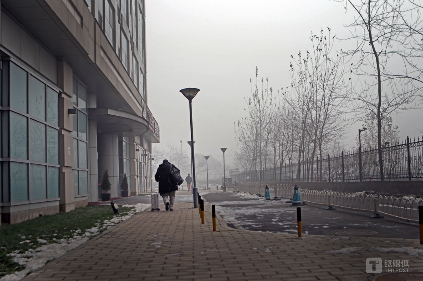 曾德钧一年有三分之一的时间在外出差，他说，自己不能停下来，也停不下来，自己喜欢的事情，要做一辈子，而且一定要做好。
