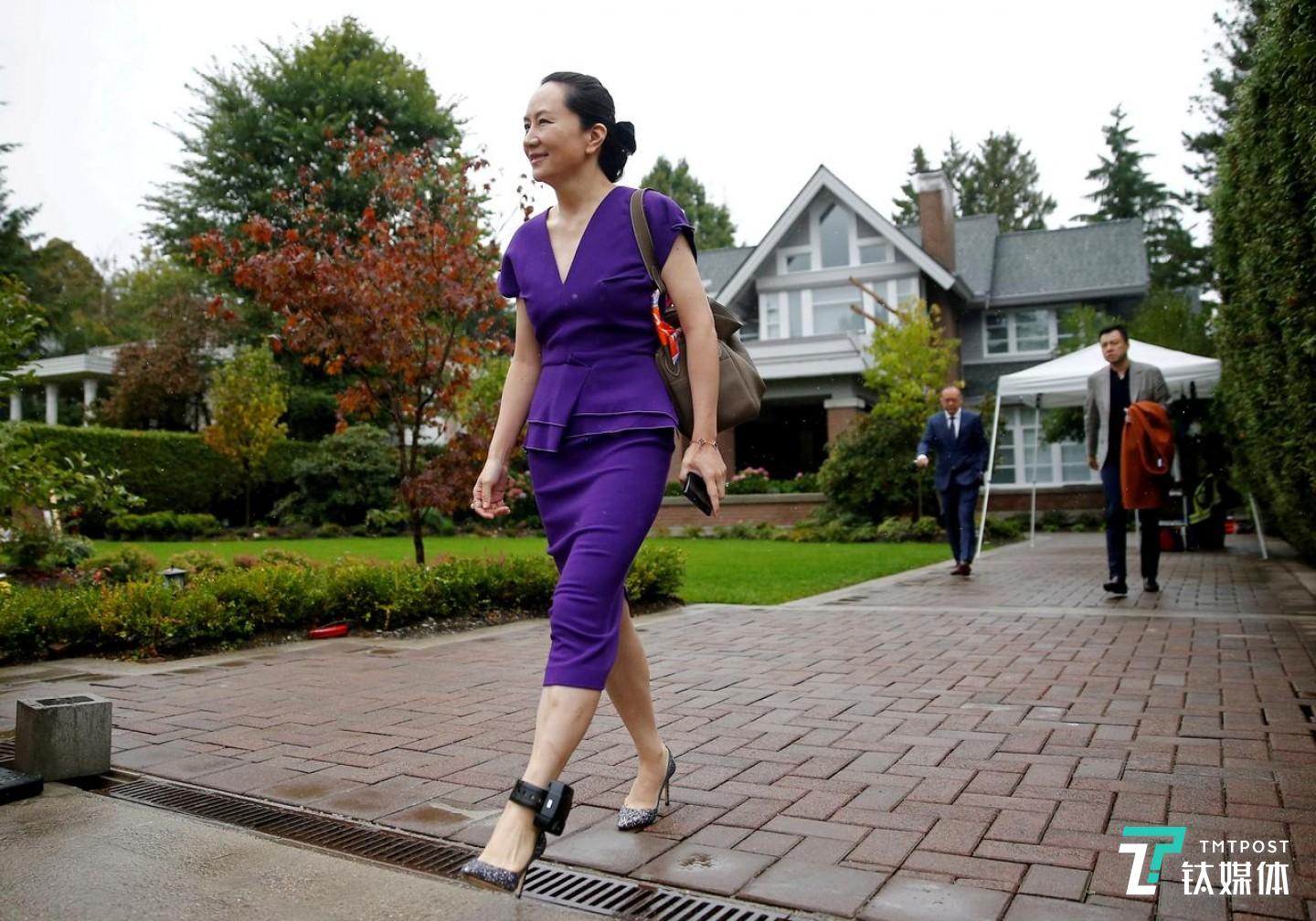 9月23日，华为CFO孟晚舟从家离开前往不列颠哥伦比亚省最高法院。2018年12月1日，加拿大警方应美国执法部门要求，逮捕孟晚舟，因其涉嫌违反美国对伊朗的贸易制裁。在孟晚舟被捕10个月后，不列颠哥伦比亚省最高法院就孟晚舟引渡案举行初步披露听证会。（图/REUTERS）