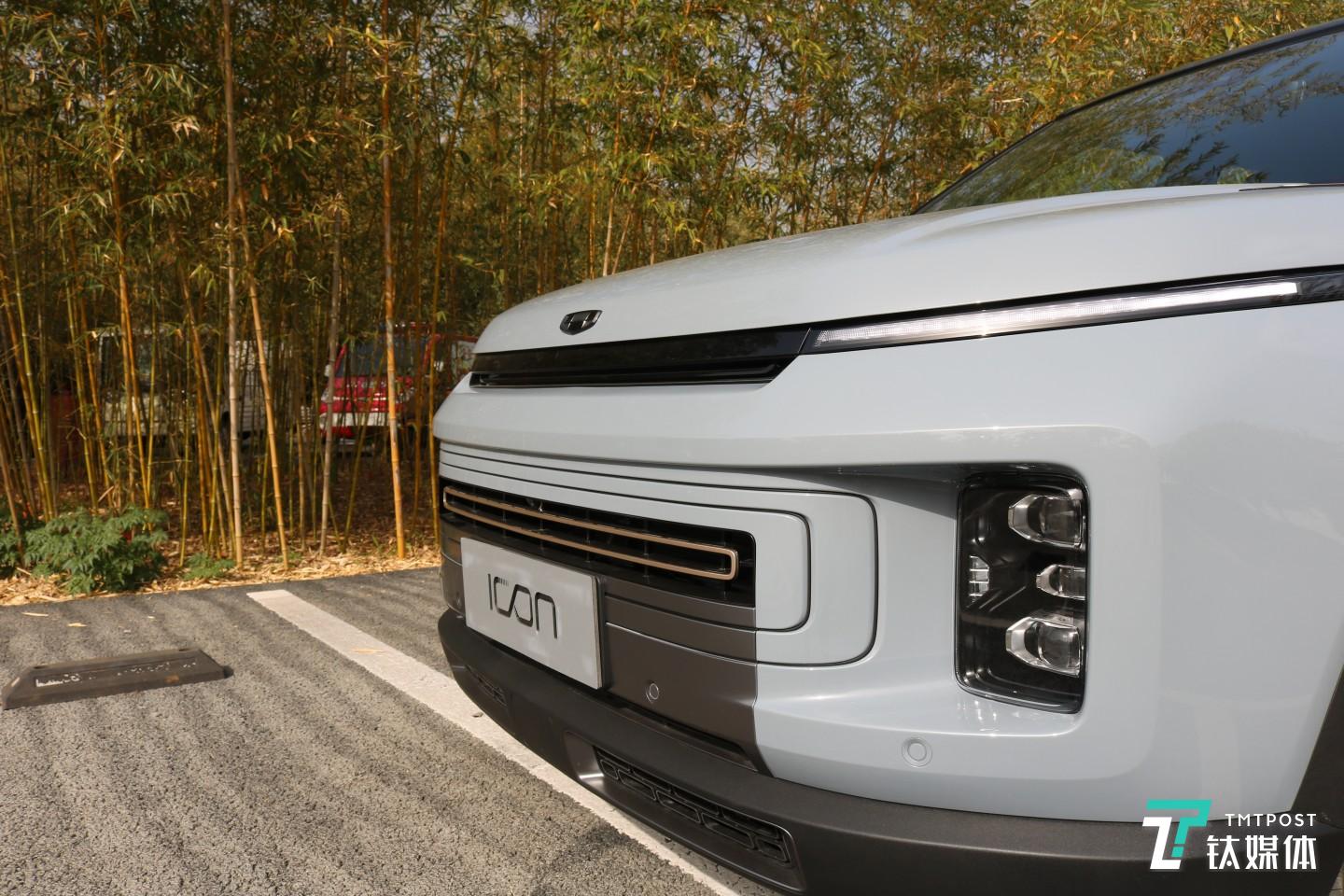 外觀采用時(shí)間符號(hào)的設(shè)計(jì)語言