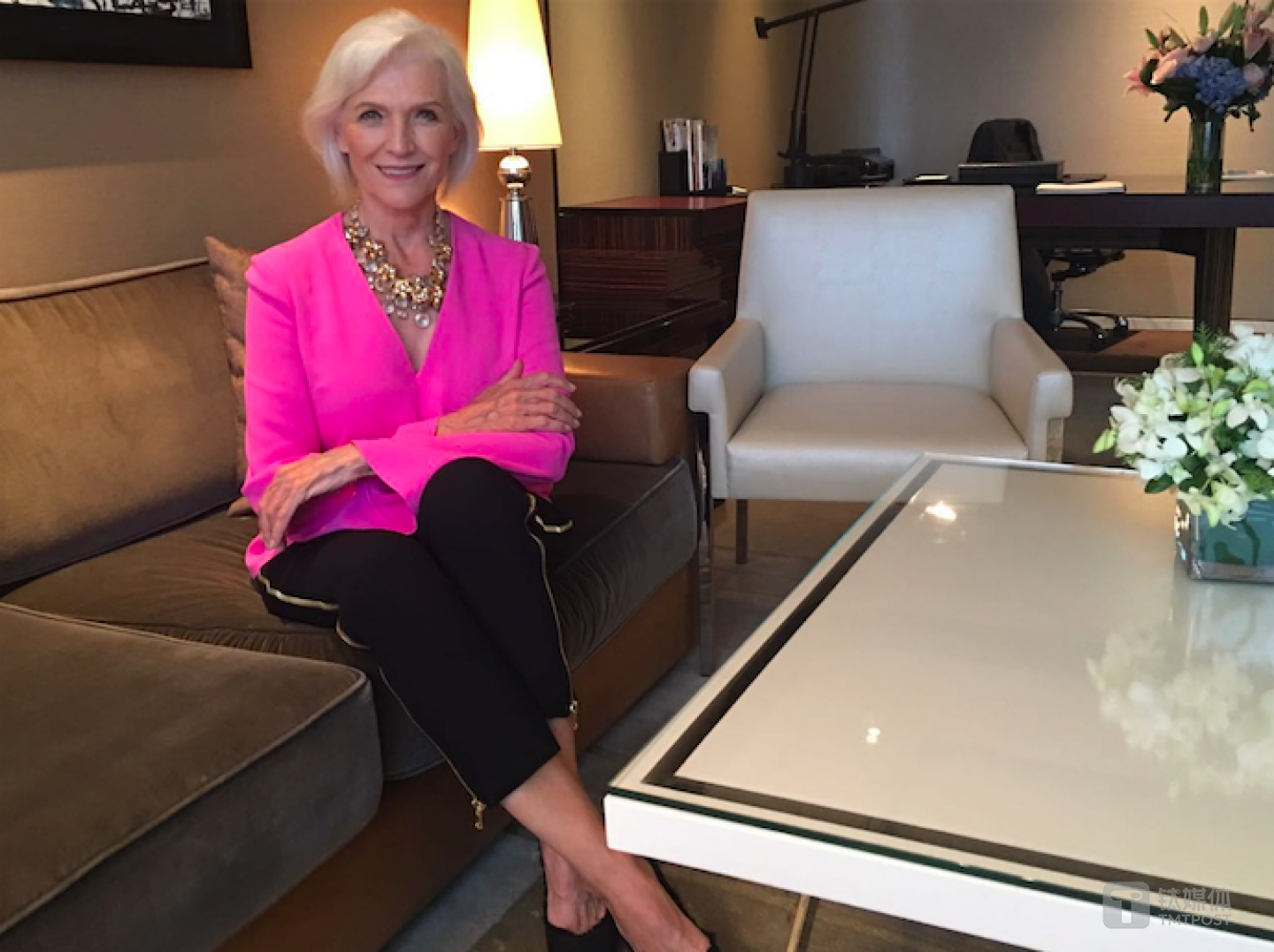 钛媒体在Maye Musk的房间为她拍下这张照片