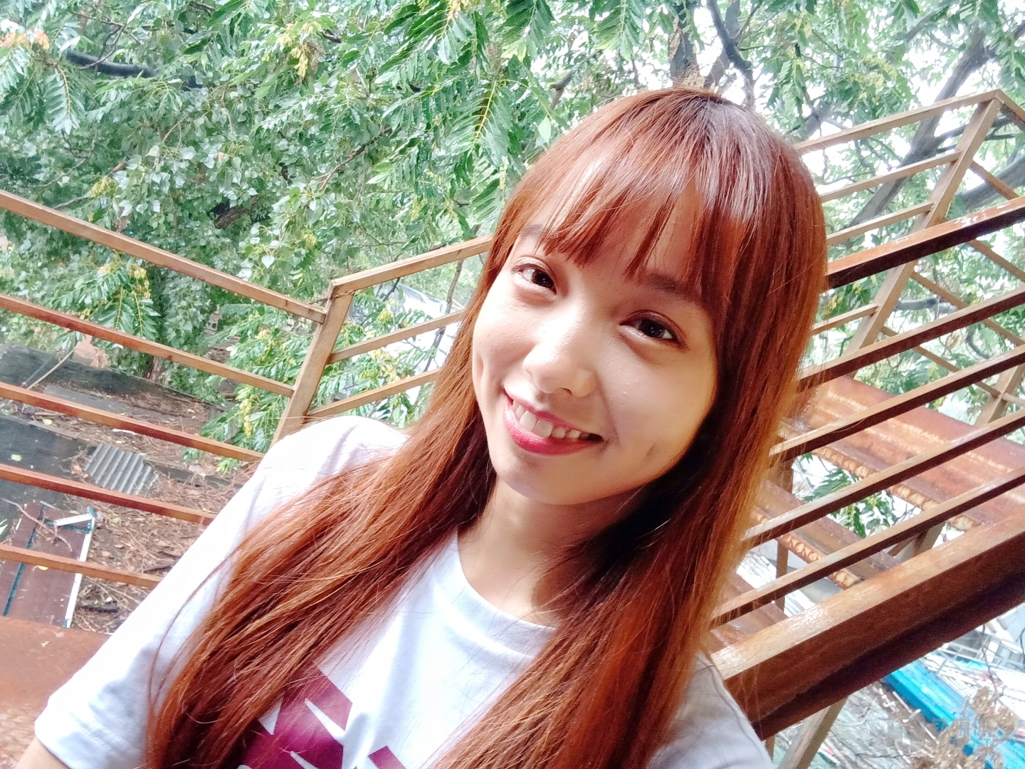 美颜自拍焦距：mm 光圈：f/ 快门速度：1/s ISO: