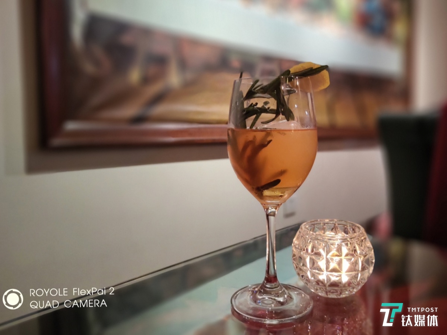 更多实拍样张 焦距:3.3mm 光圈:f/2.2 快门速度:1/33s ISO:1250