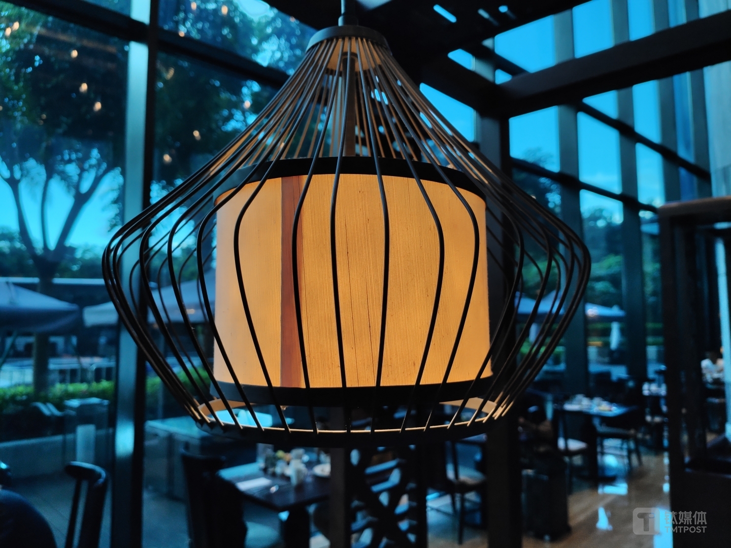 快门速度：1/100 秒、ISO：112、焦距：4.77 毫米、光圈：f/1.75