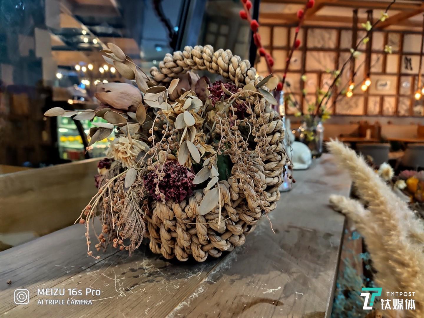 更多样张 焦距:2.24mm 光圈:f/2.2 快门速度:1/s ISO: