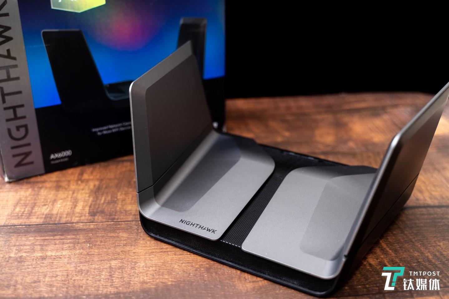 网件RAX80路由器