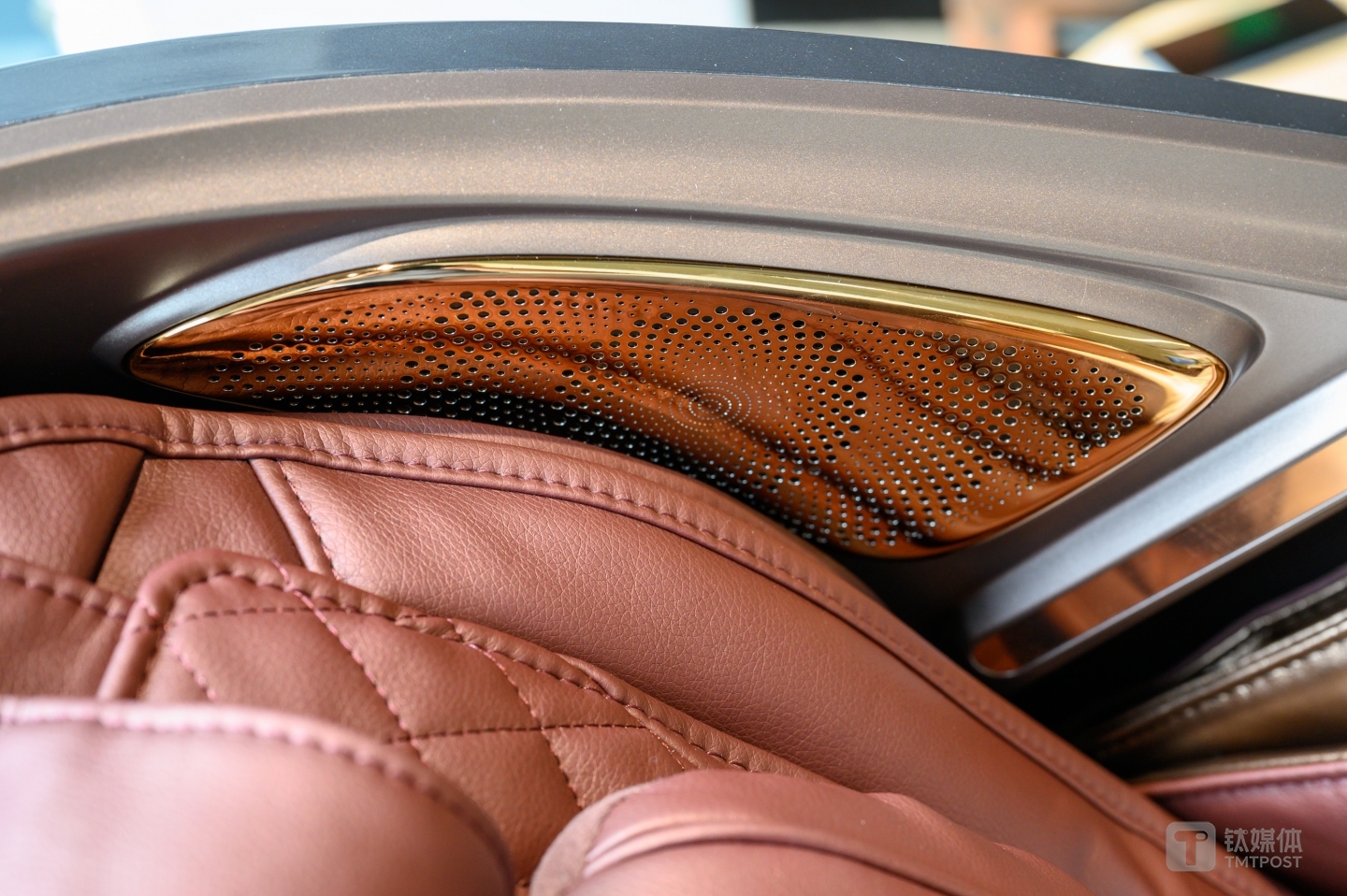 按摩椅搭载的扬声器