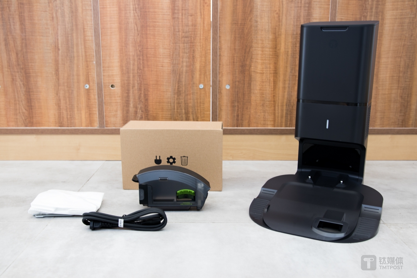 配件中有尘盒和集尘袋