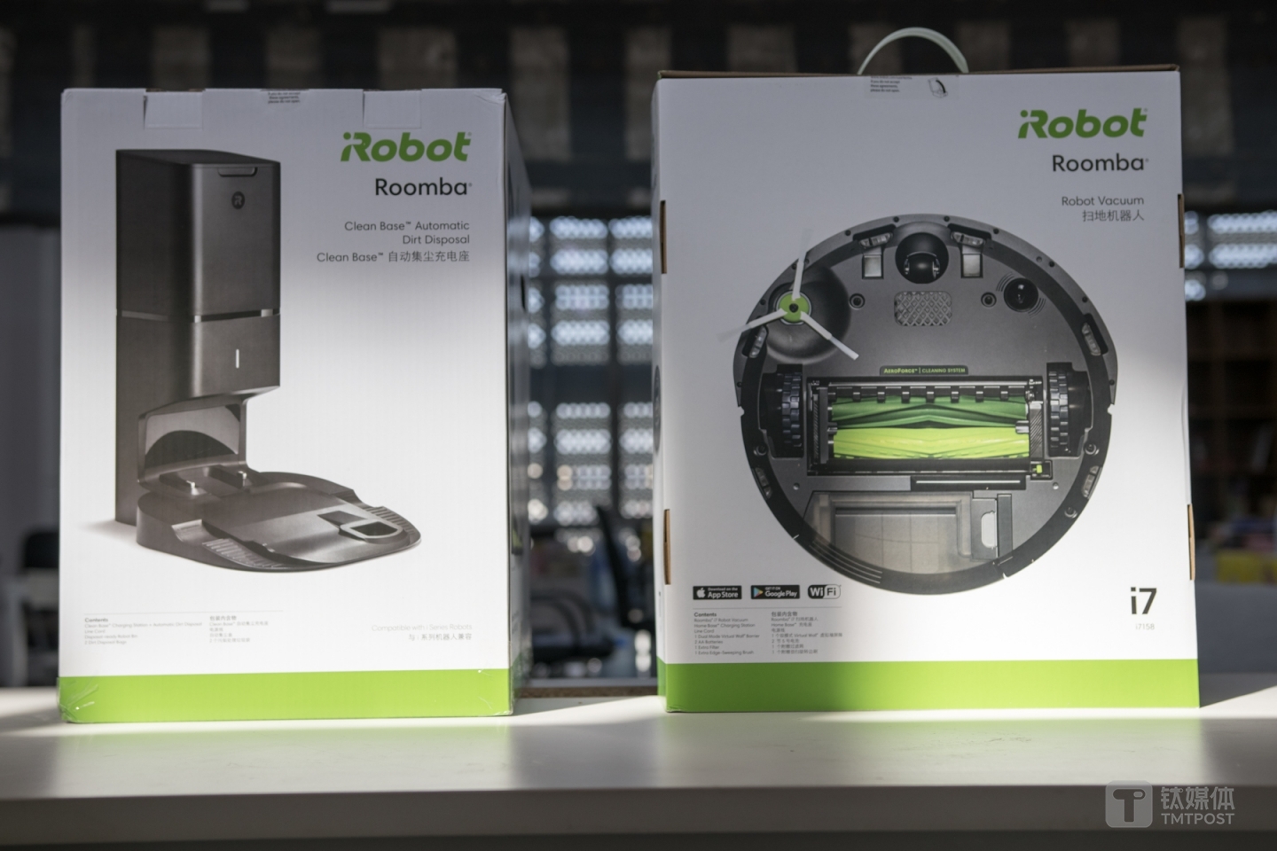 iRobot i7+扫地机器人及自动集尘系统