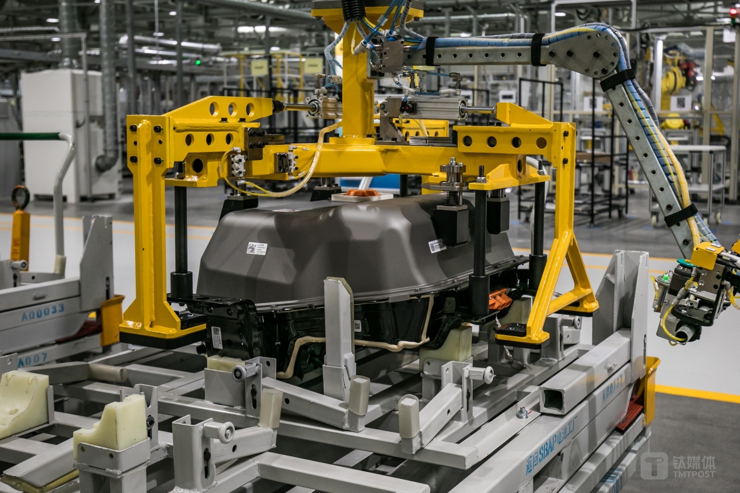 整个电池包上盖后下线