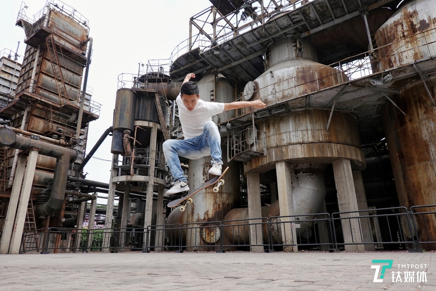 索尼黑卡RX100M6数码相机