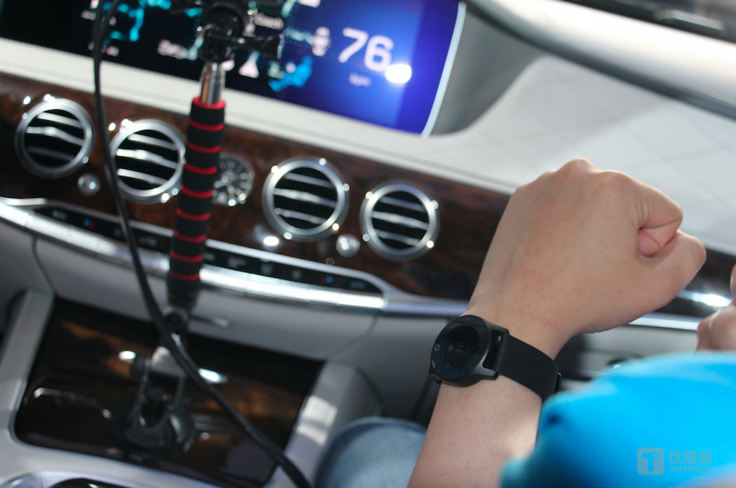 通过智能手环采集数据