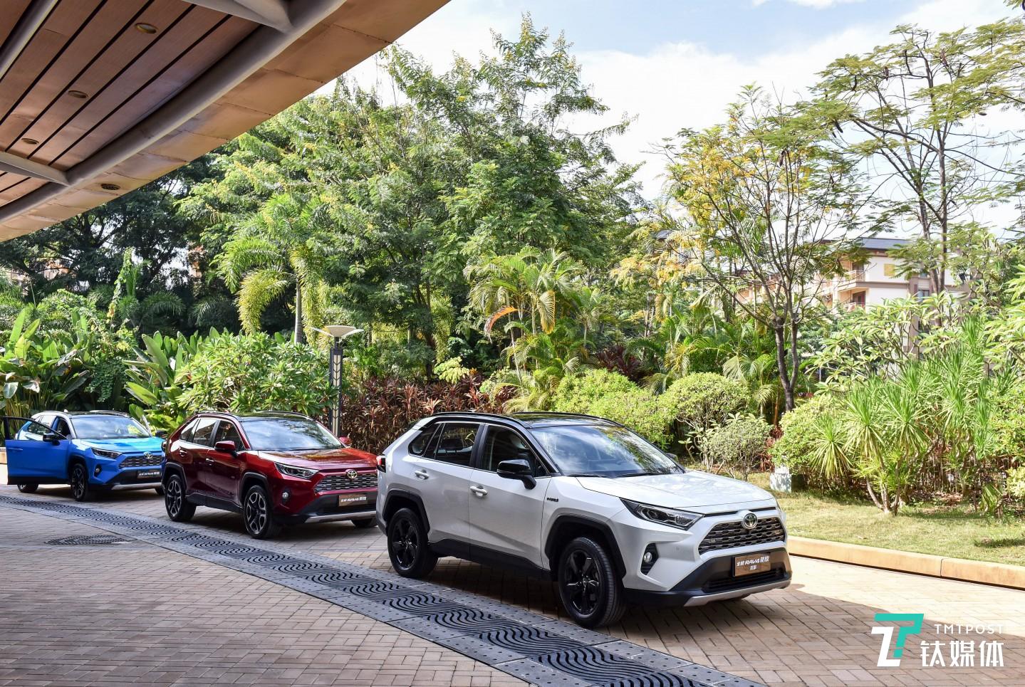 全新RAV4荣放-三色