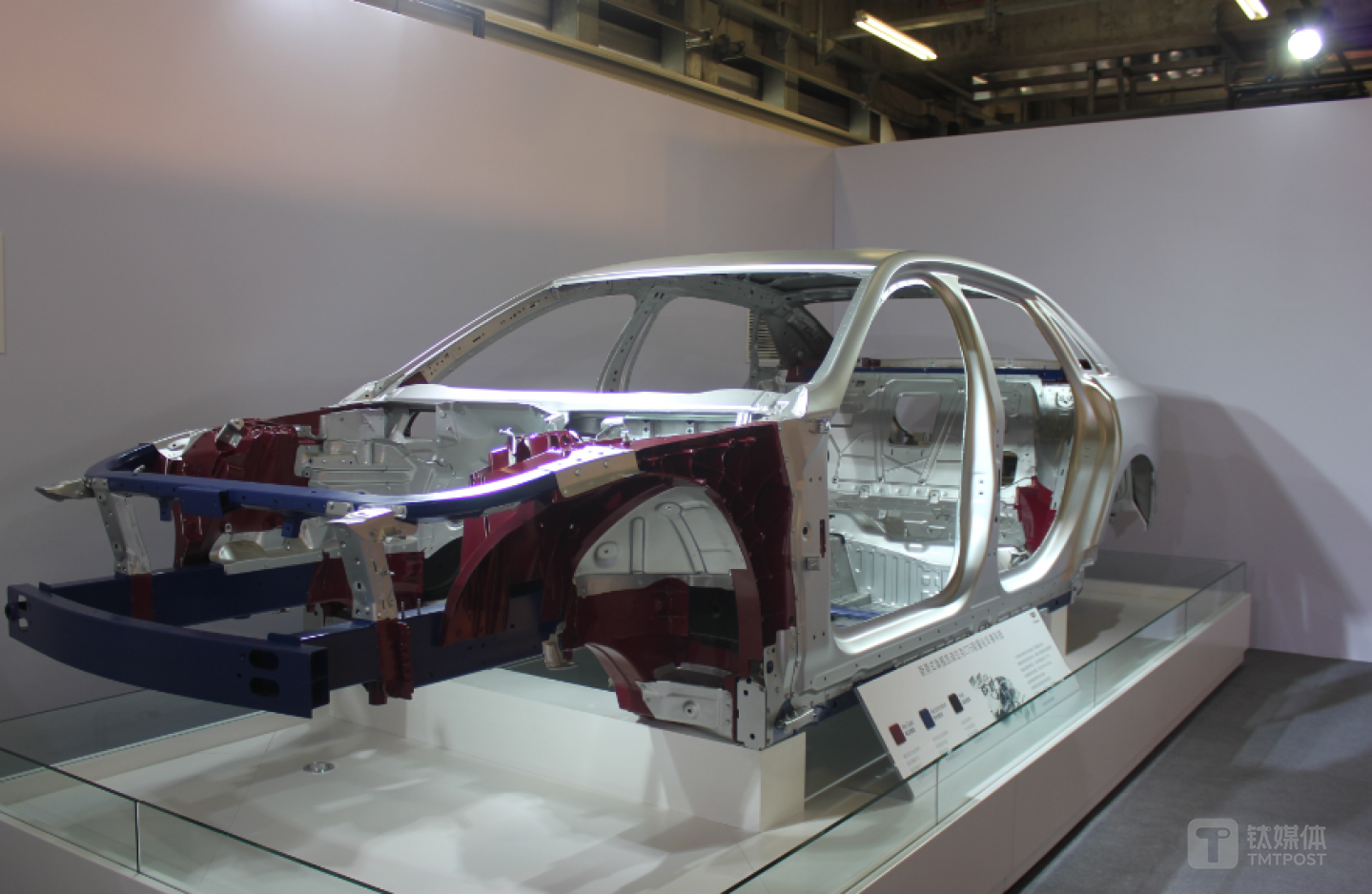 CT6的铝合金白车身