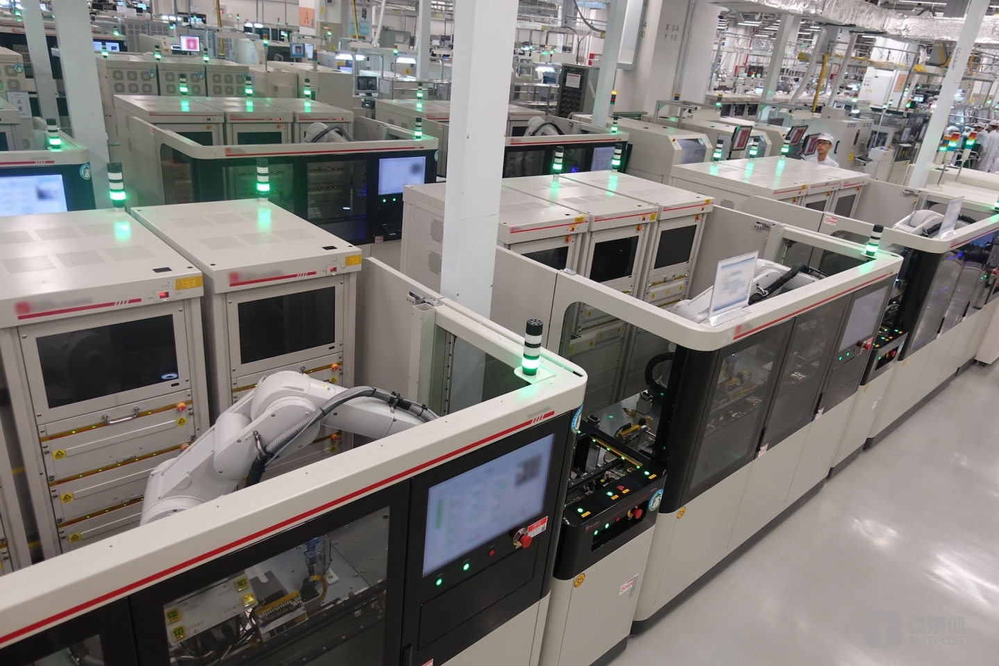 自动化设备动作缓急有序，和人的动作非常相近