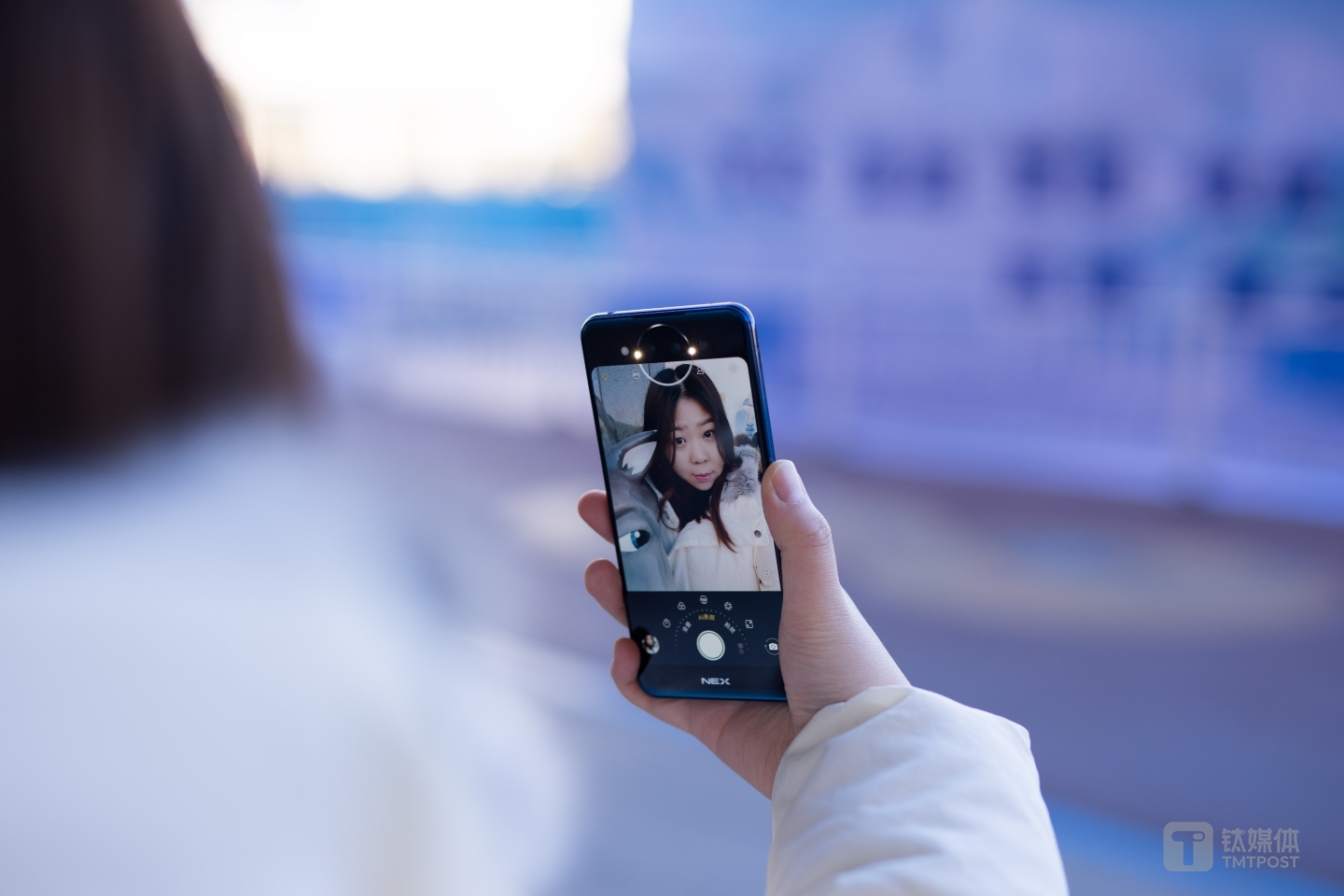 vivo NEX双屏版自带2颗补光灯