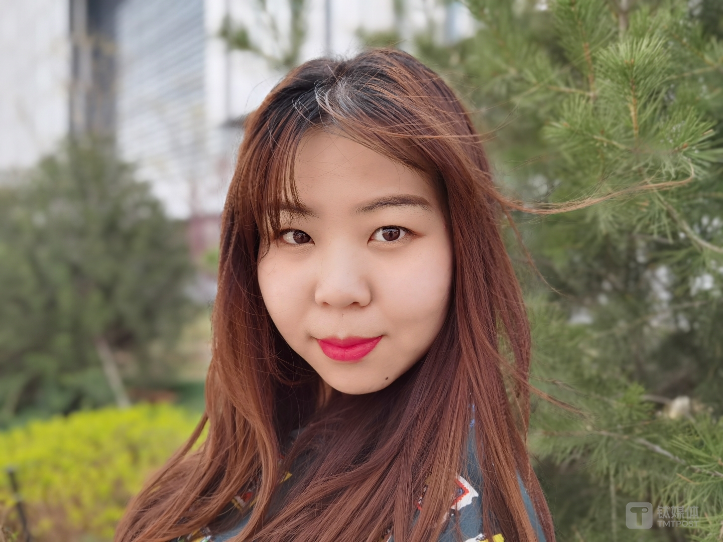 人像模式下的发丝保留完整