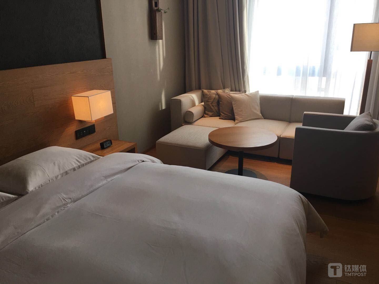钛媒体编辑成为 MUJI HOTEL 413房间的第一位客人。
