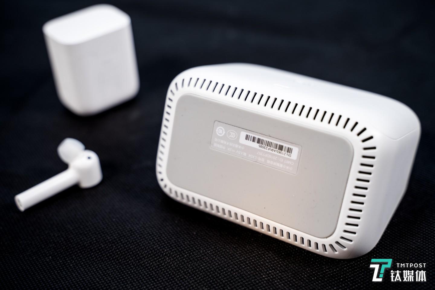 底部是1.5 寸全频扬声器