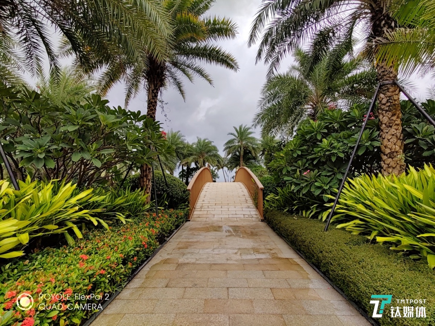 更多实拍样张 焦距:3.3mm 光圈:f/2.2 快门速度:1/33s ISO:1250