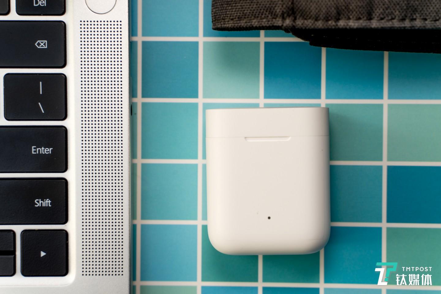 磨砂材质乳白色外观