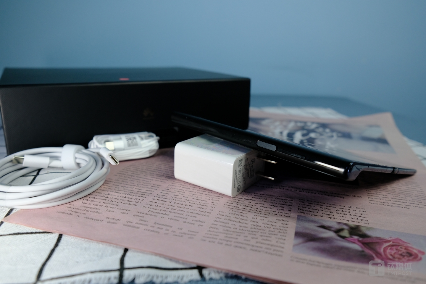 华为Mate Xs依旧采用了侧面指纹识别