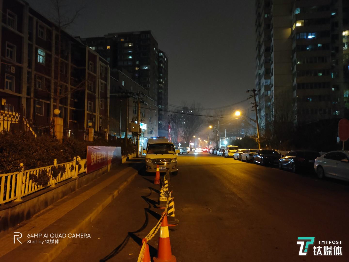 为开启夜景模式 焦距:5.58 毫米;光圈:f/1.8;快门速度:0.07s。
