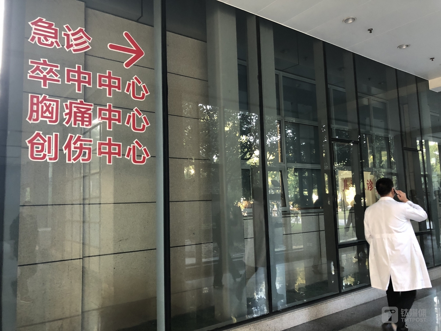 题图为长海医院脑卒中中心一角（钛媒体付梦雯拍摄）