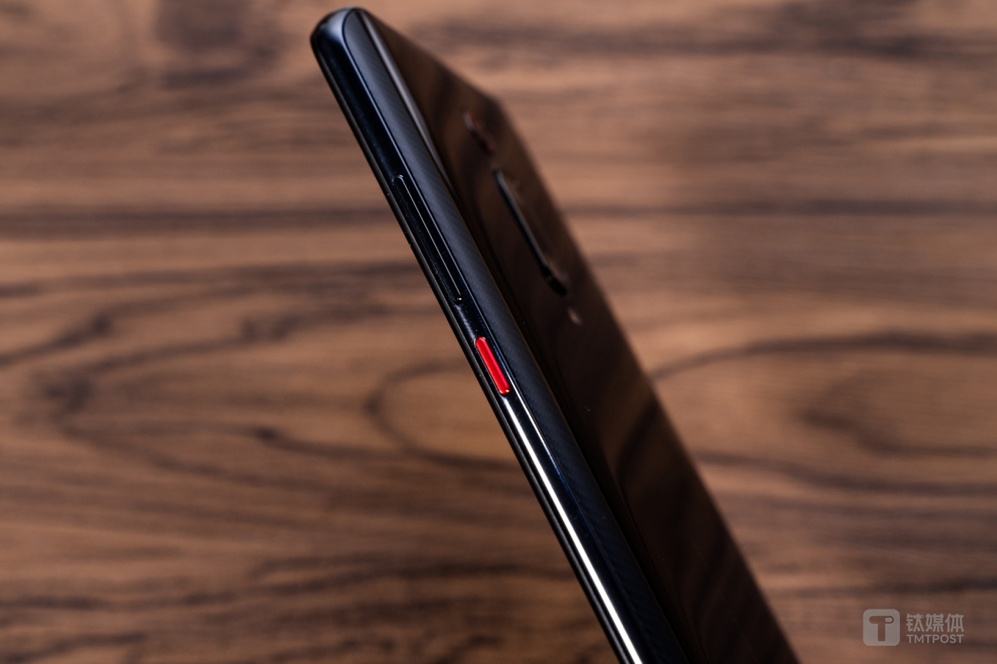 4000mAH电池，8.8mm厚度