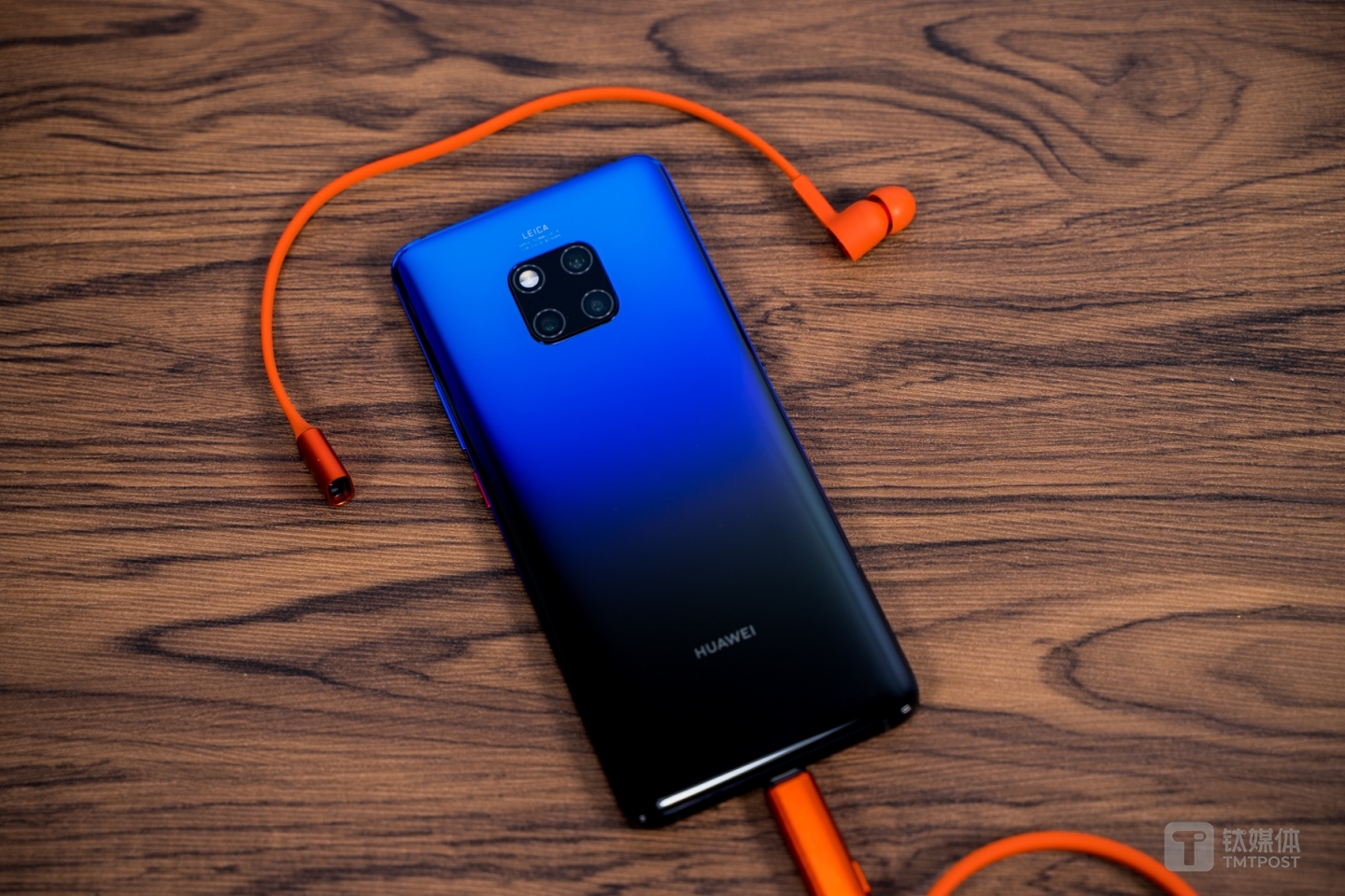 较轻的重量和小巧的腔体带来很好的佩戴体验