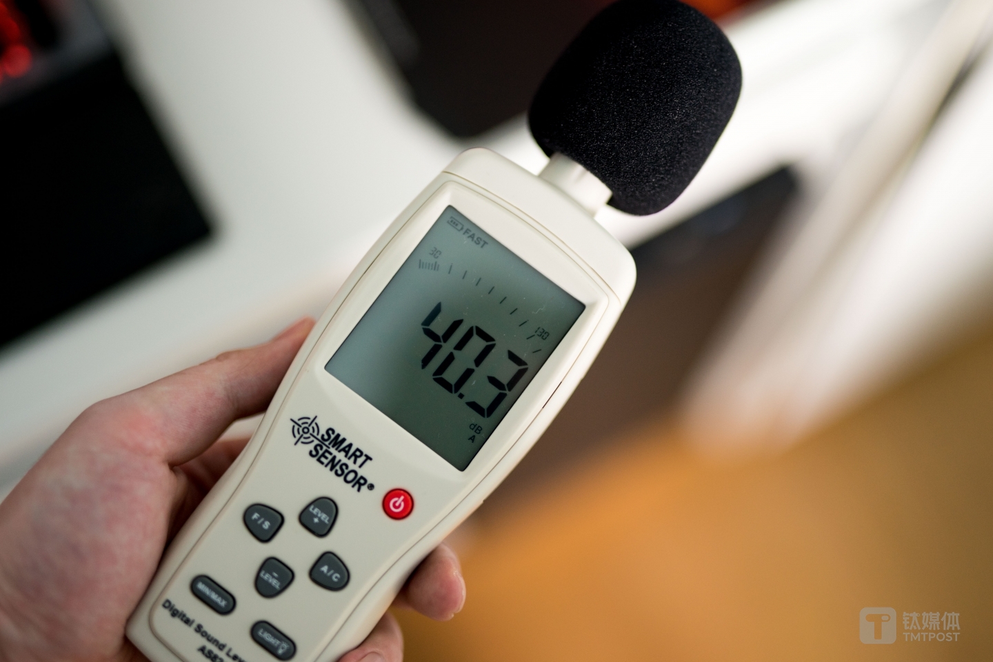 二档风扇约40dB，此时在安静环境下能感觉到声音