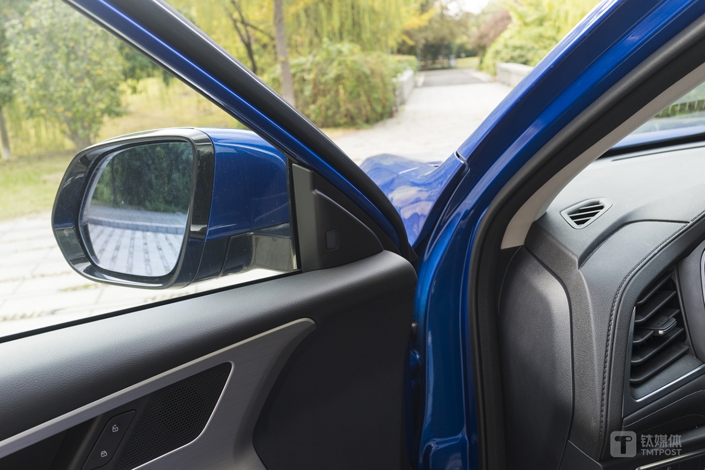 LCA并线辅助的指示灯