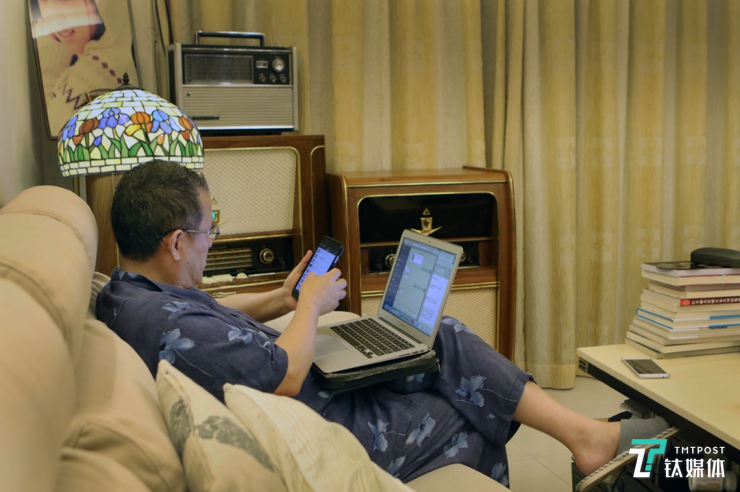 12月3日晚上，曾德鈞受邀在一個(gè)智能硬件微信群做分享。從2015年年初第一次在線下活動(dòng)做分享開(kāi)始，他常常收到各類(lèi)線上線下的邀請(qǐng)，一般只要有時(shí)間，對(duì)方是認(rèn)真做事，又是公益性質(zhì)的，他都會(huì)接受邀請(qǐng)，并且精心準(zhǔn)備材料。