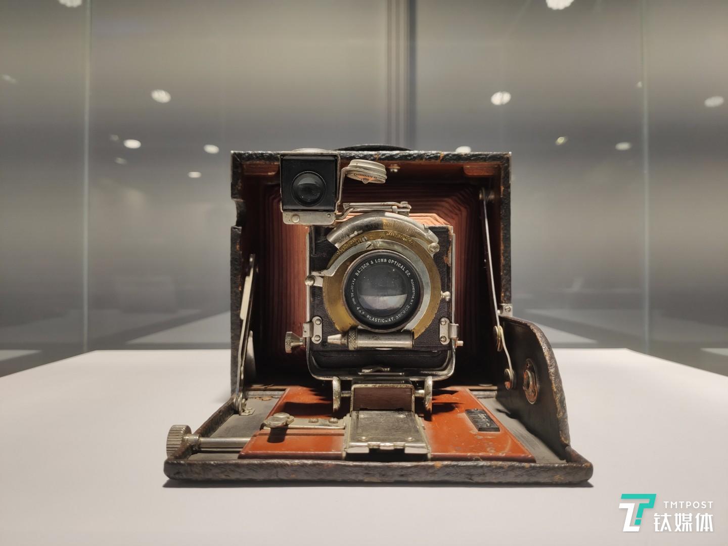 快门速度：1/100 秒、ISO：252、焦距：4.77 毫米、光圈：f/1.75