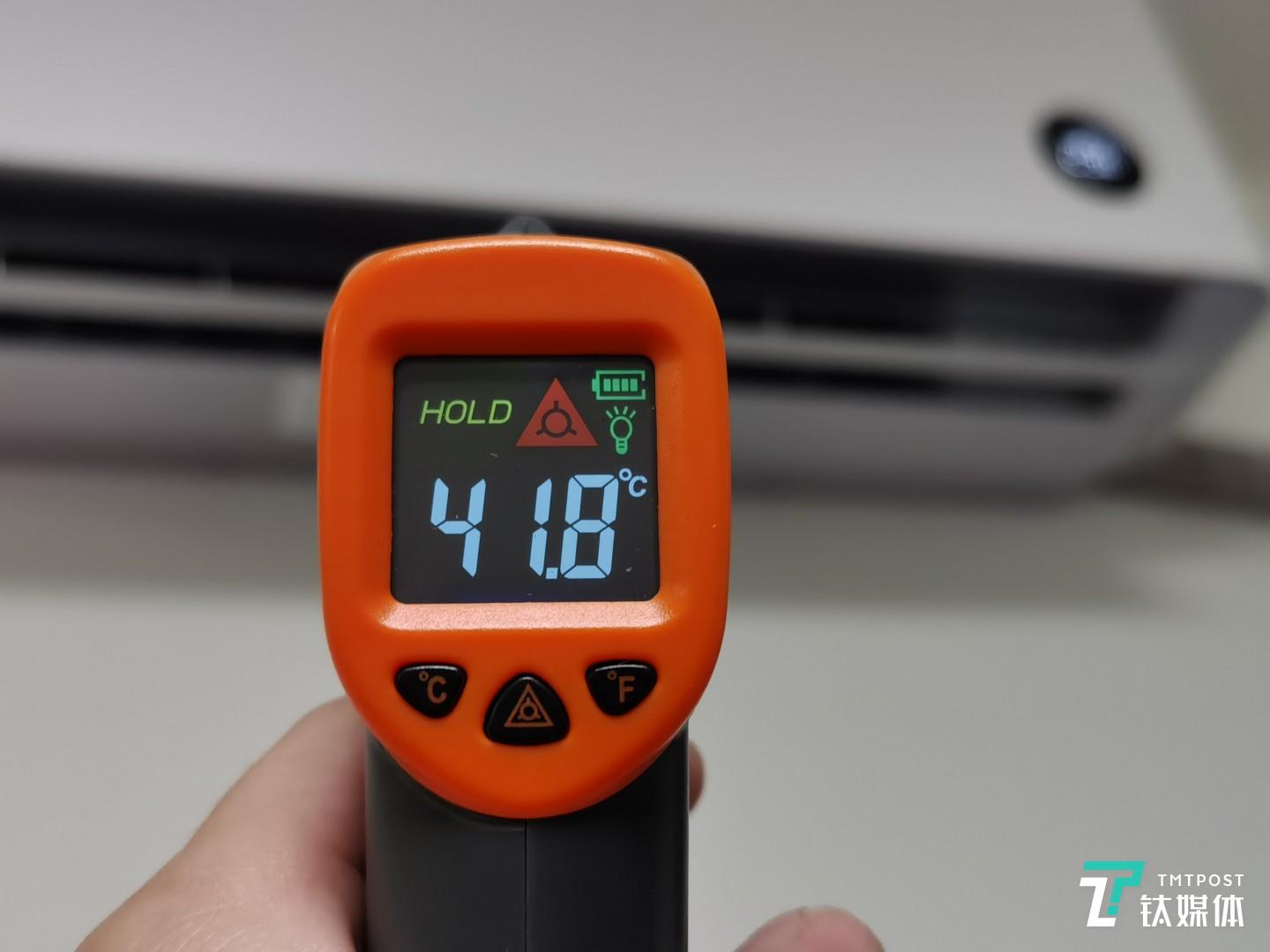 监测出风口里的温度为41.8度