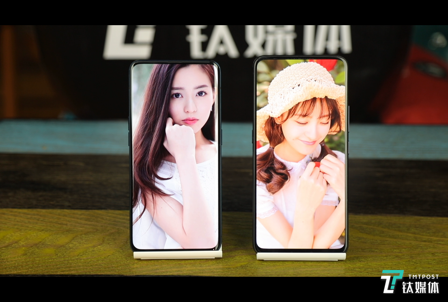 左：OPPO Find X 右：vivo NEX