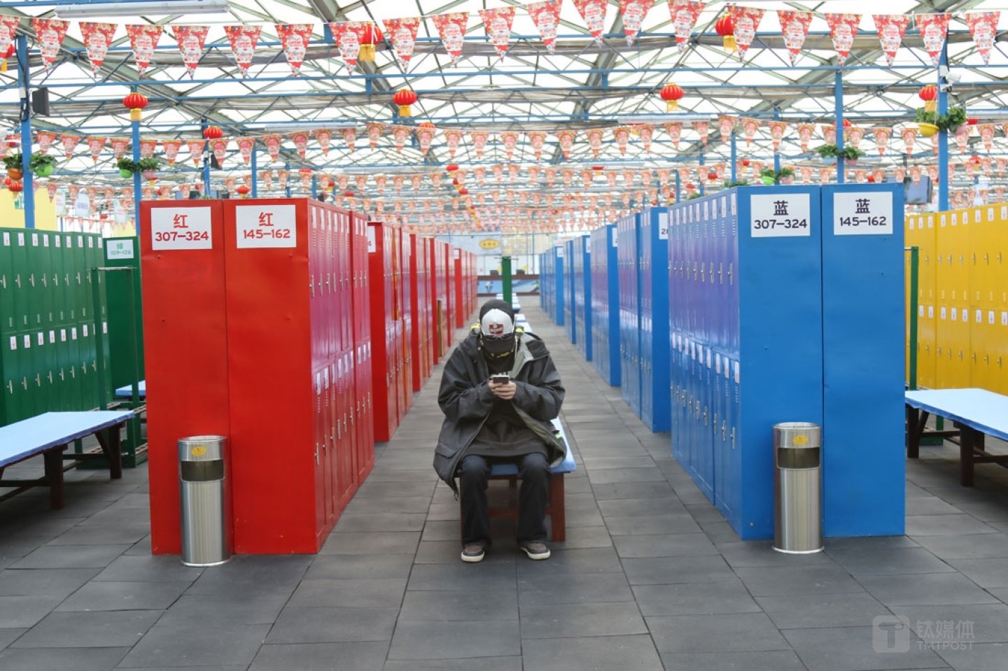 球叔说,相比自己刚开始滑雪的时候,这几年来雪场的基础建设做得越来越好。“原来只靠行业自己成长,现在通过冬奥会申办,带来了很多力量的加入,包括媒体、政府、房地产的介入,基础条件会越来越好,这是我们面临的机会。”